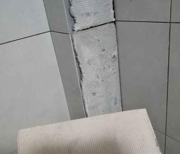 陕西瓷砖空鼓维修公司分享下厨房瓷砖脱落的补救措施。